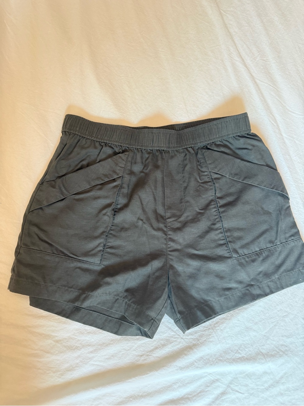 Green Vuori Shorts size M
